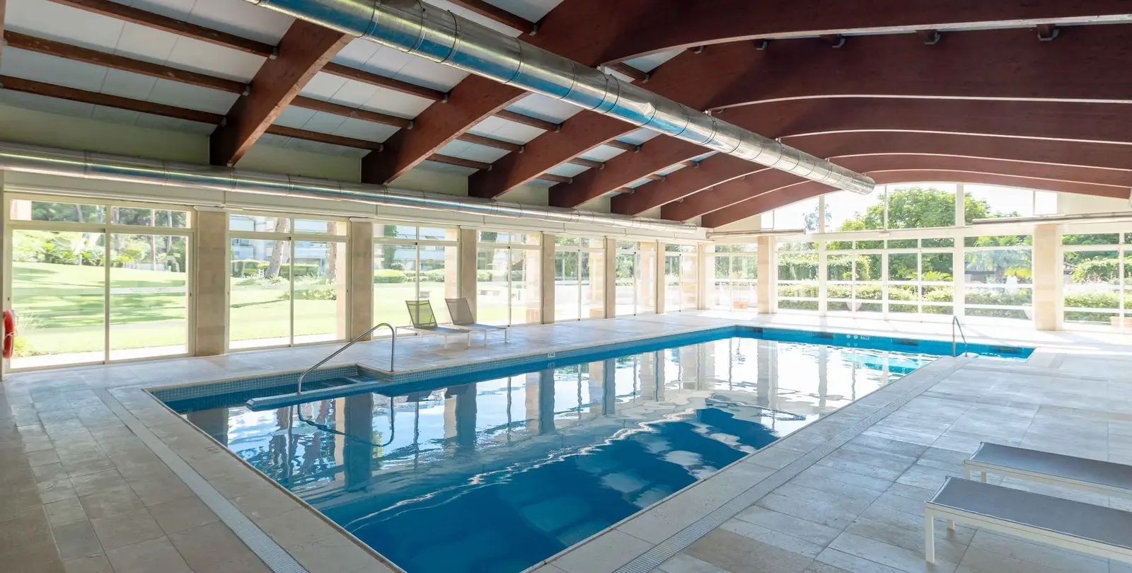 Sale of middle floor apartment in The Golden Mile 32