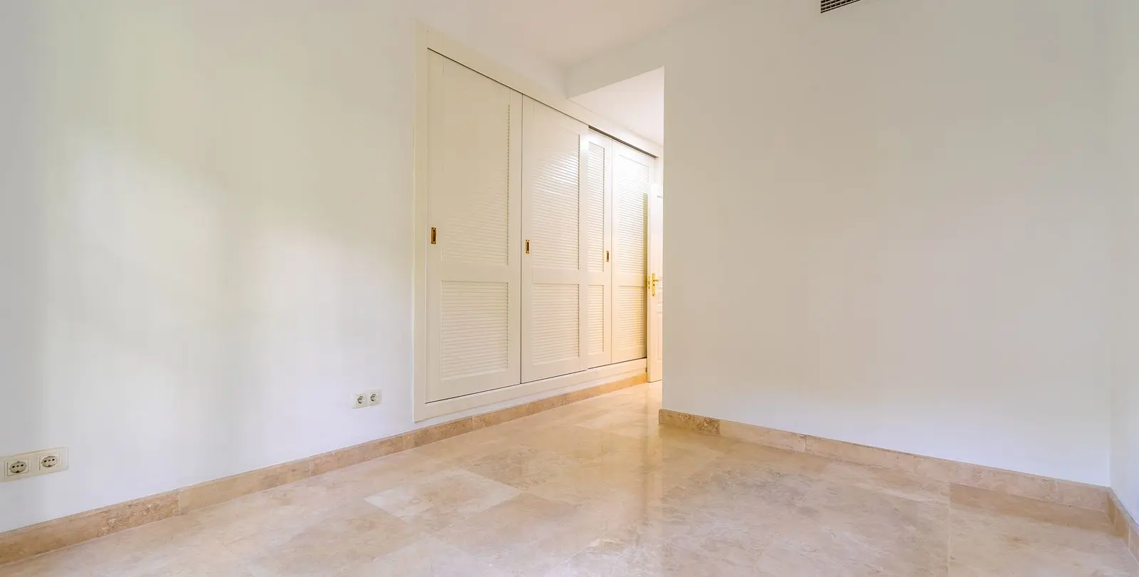 Venta de apartamento en planta baja en Mijas Golf 16