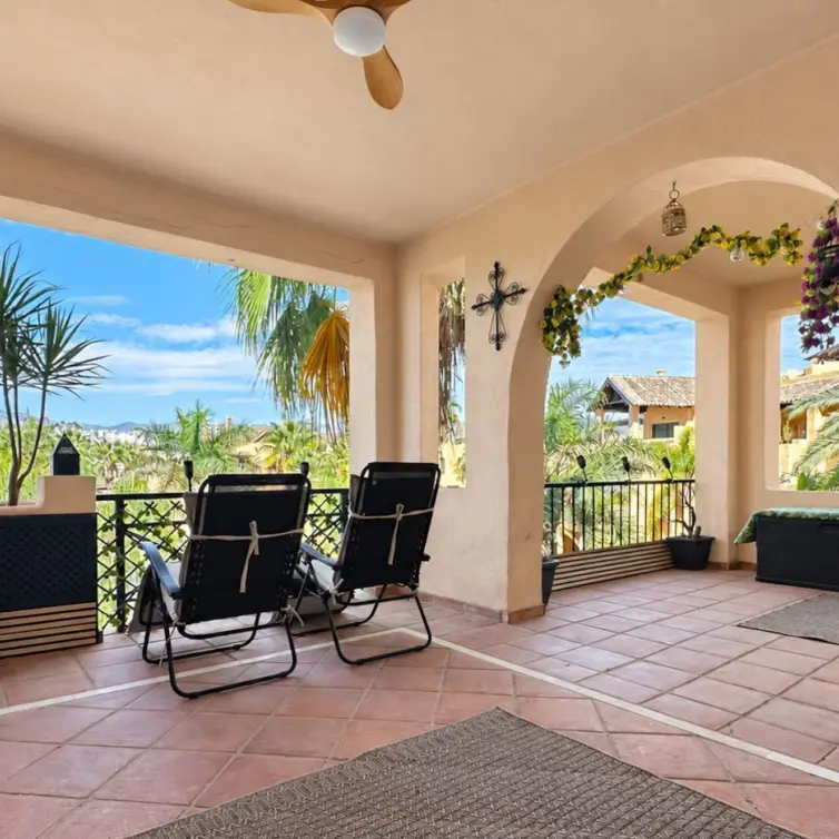 Sale of middle floor apartment in Estepona