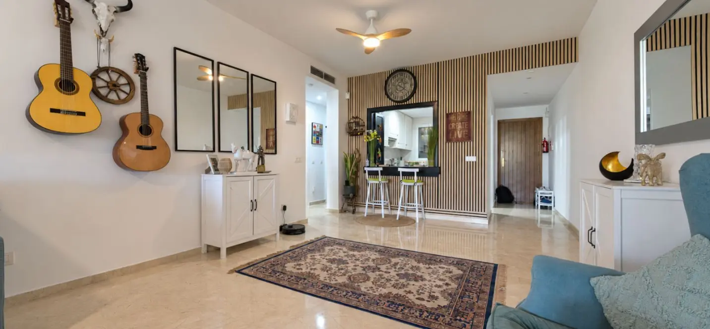 Sale of middle floor apartment in Estepona 3