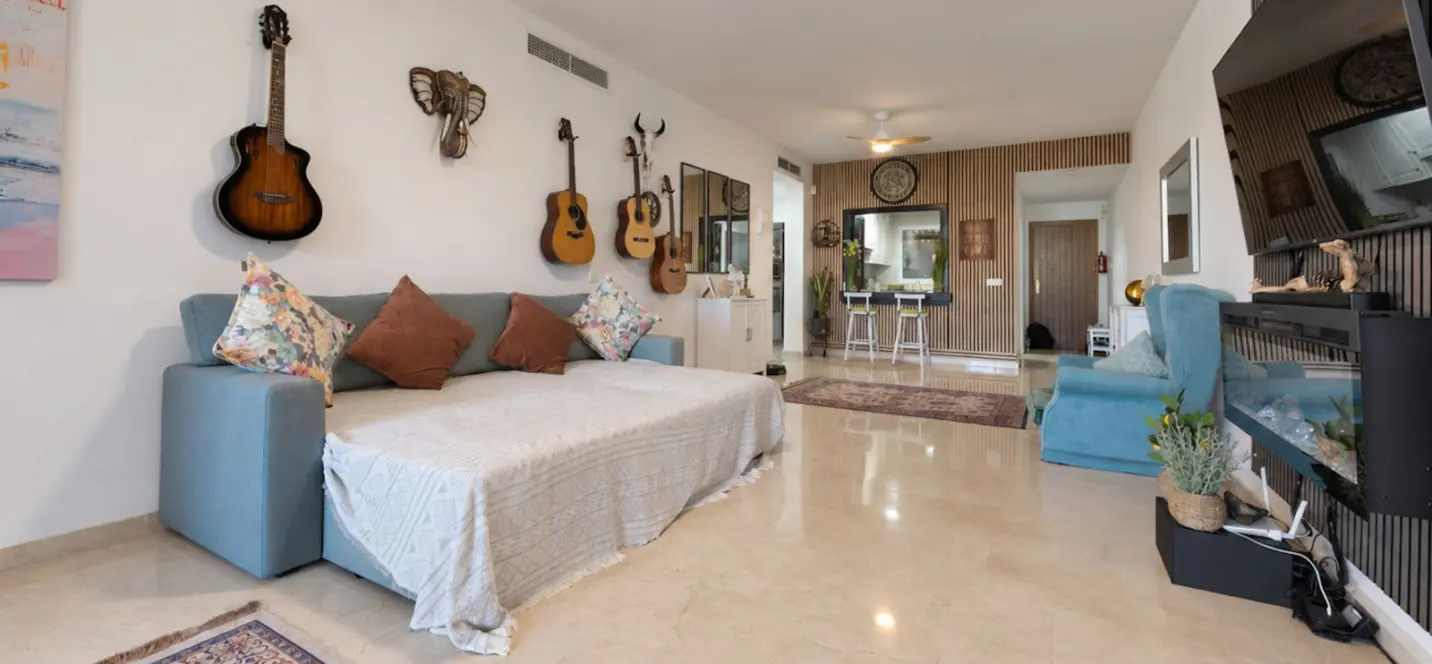 Sale of middle floor apartment in Estepona 4