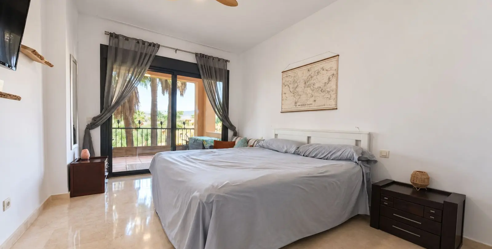 Sale of middle floor apartment in Estepona 8