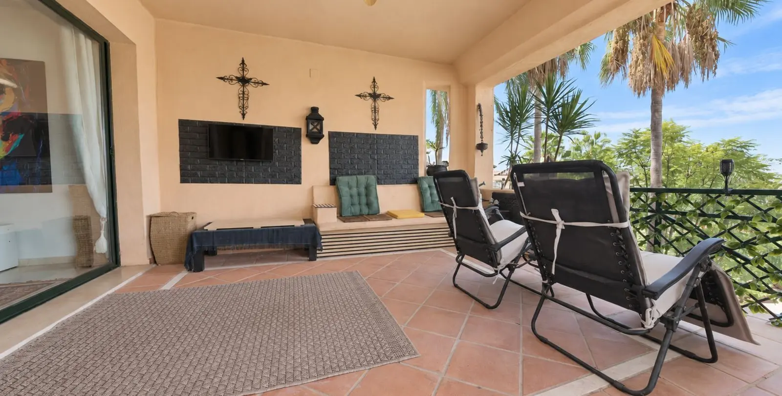 Sale of middle floor apartment in Estepona 11