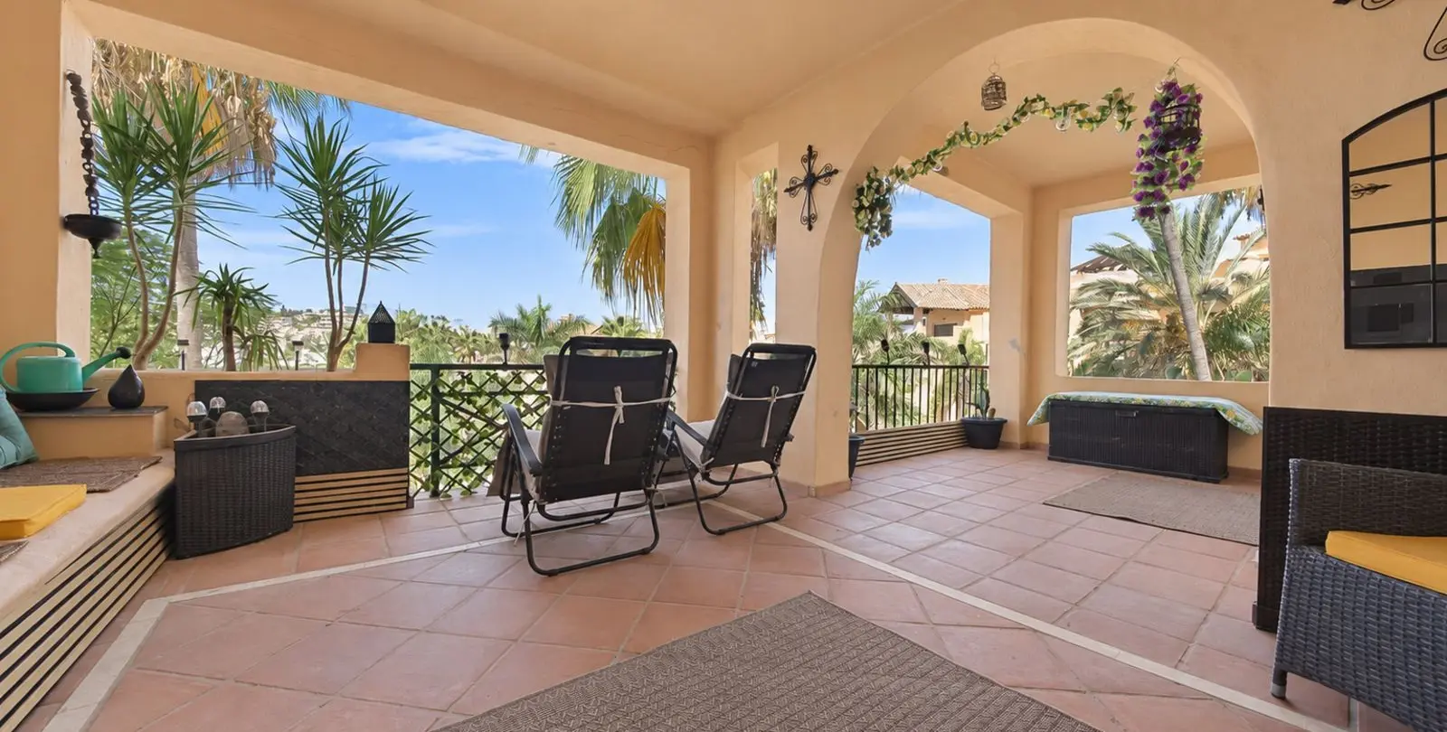 Sale of middle floor apartment in Estepona 12