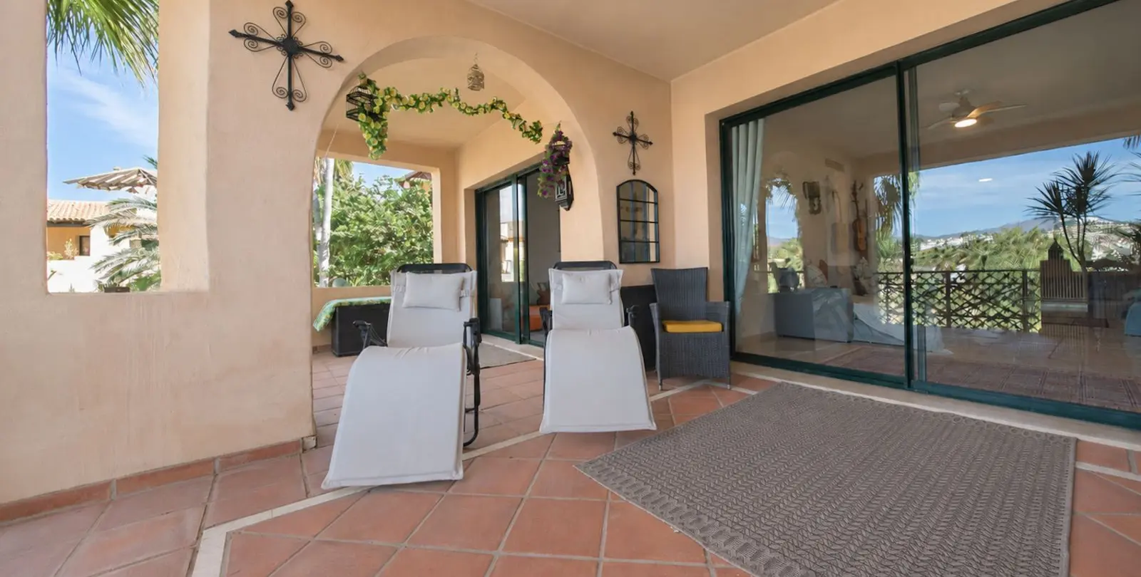 Sale of middle floor apartment in Estepona 13