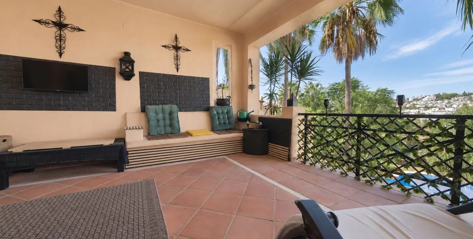 Sale of middle floor apartment in Estepona 15
