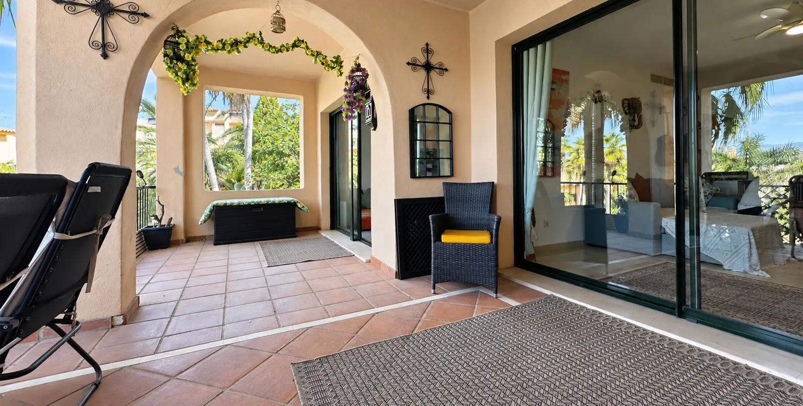 Sale of middle floor apartment in Estepona 20