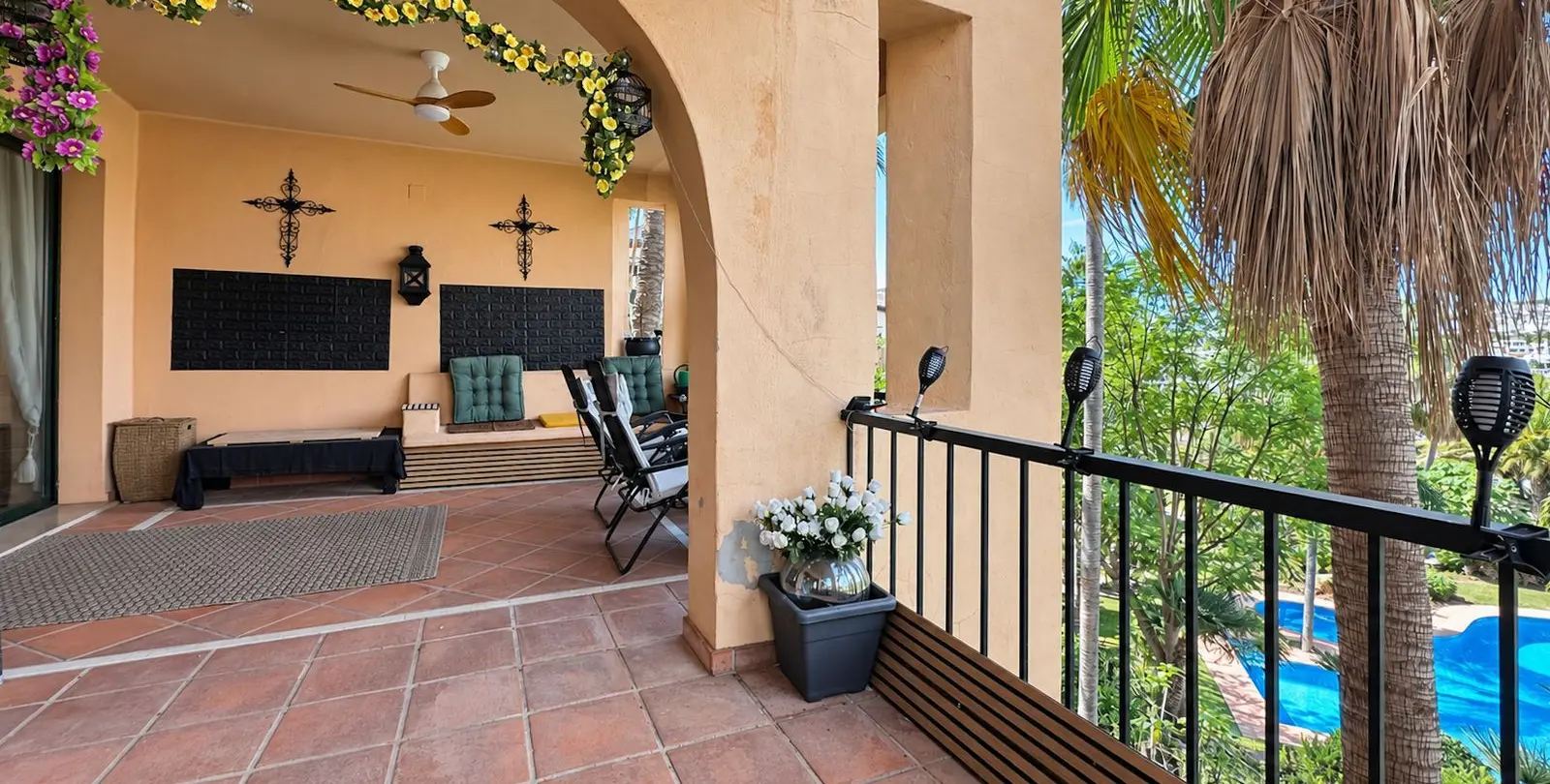 Sale of middle floor apartment in Estepona 21