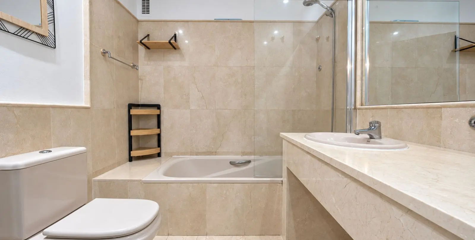 Sale of middle floor apartment in Estepona 23