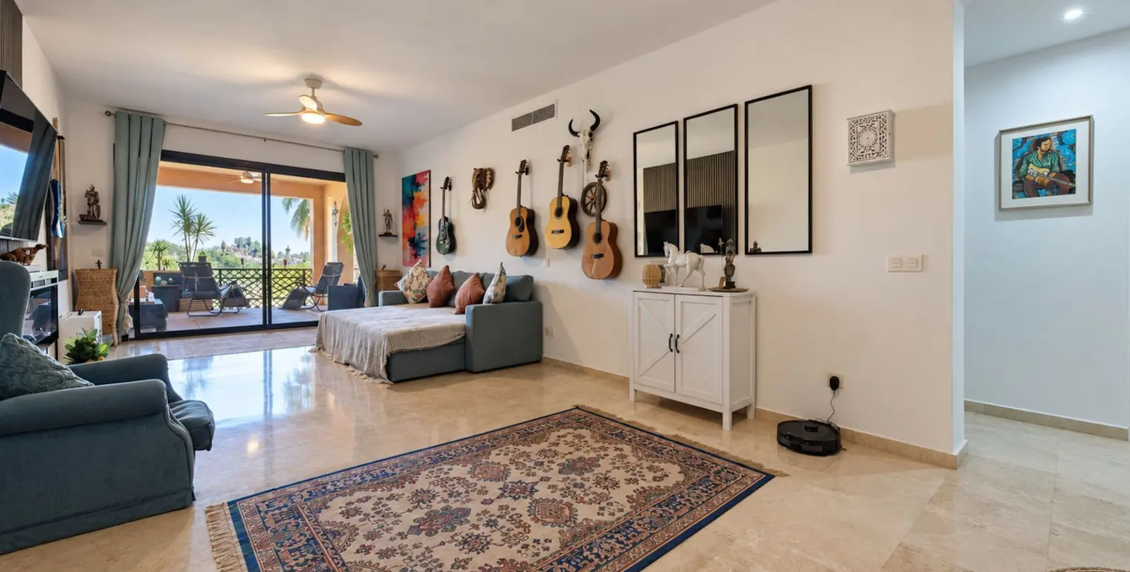 Sale of middle floor apartment in Estepona 26