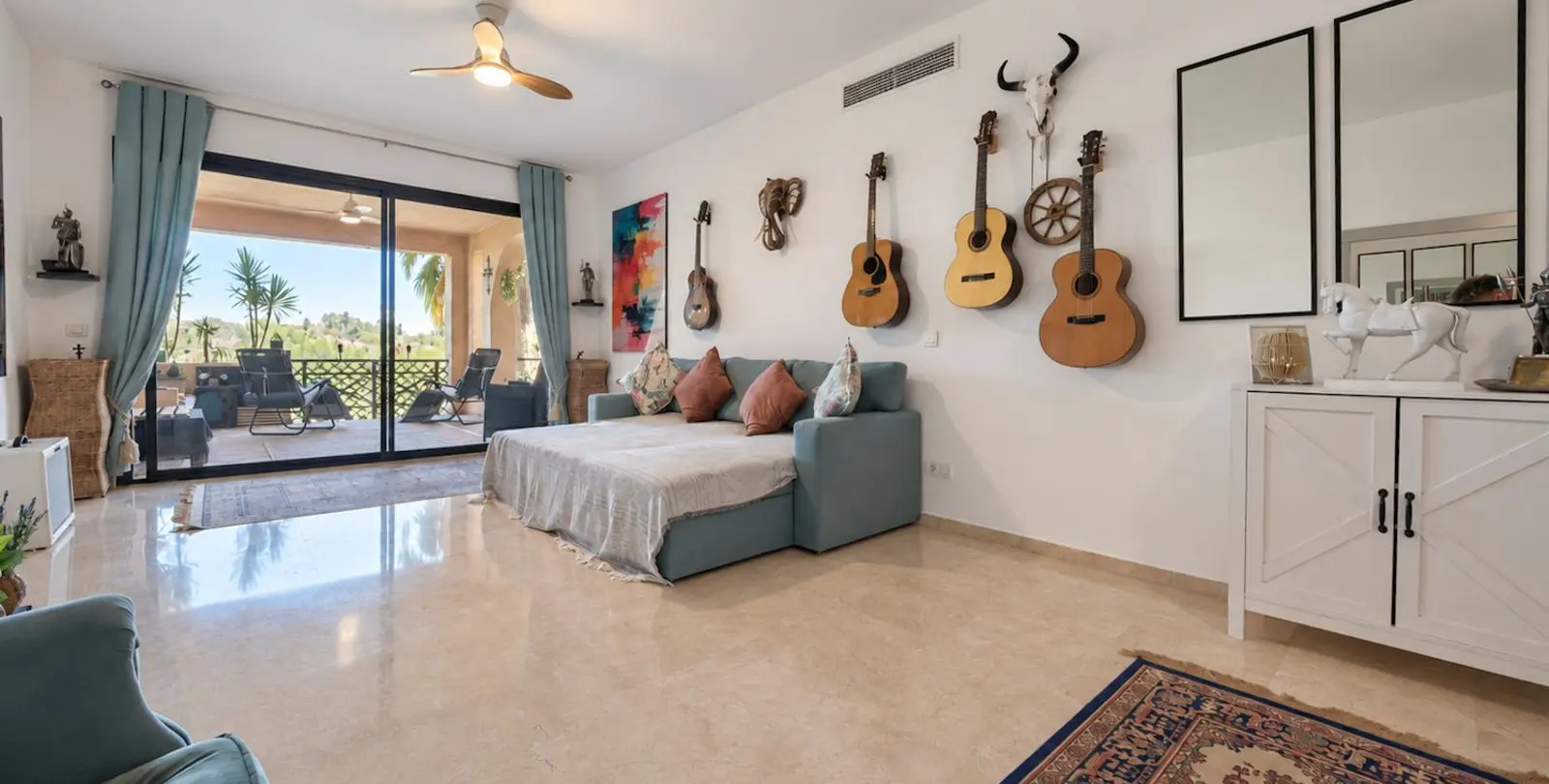 Sale of middle floor apartment in Estepona 27