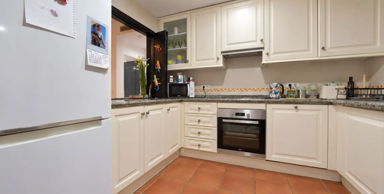 Sale of middle floor apartment in Estepona 31