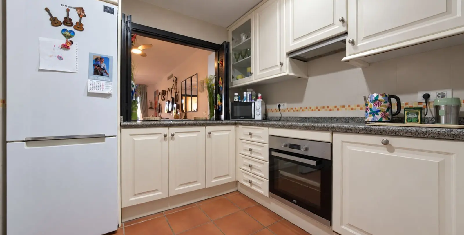 Sale of middle floor apartment in Estepona 33