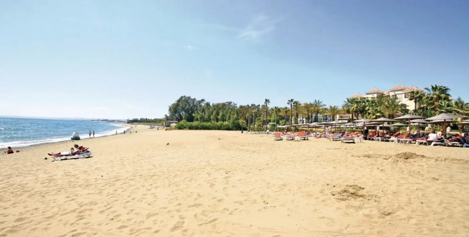Sale of middle floor apartment in Estepona 38