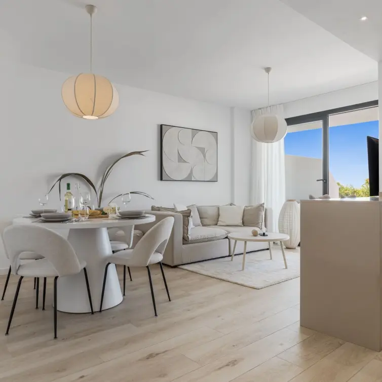 Venta de apartamento en planta media en Estepona