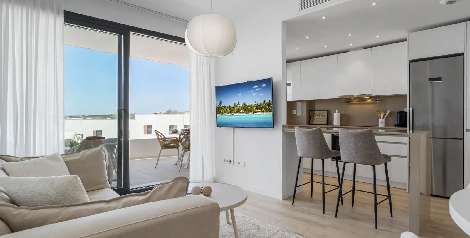 Venta de apartamento en planta media en Estepona 3