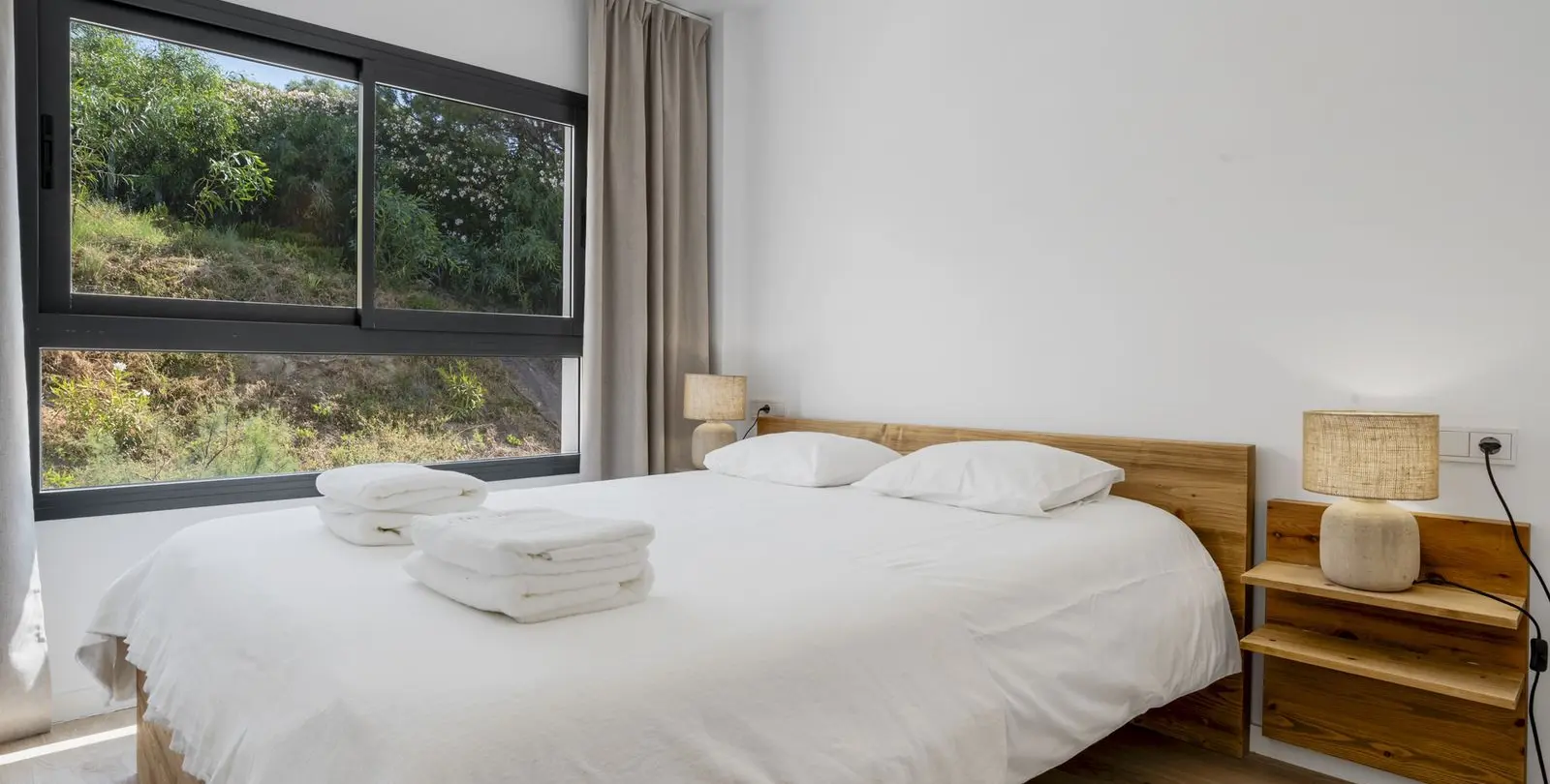 Venta de apartamento en planta media en Estepona 10