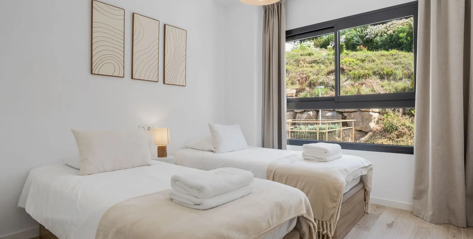 Venta de apartamento en planta media en Estepona 13