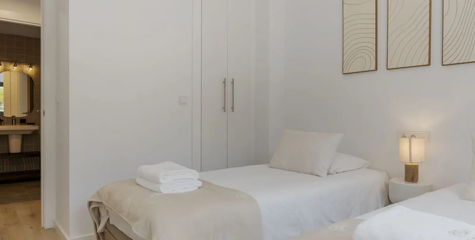 Venta de apartamento en planta media en Estepona 14