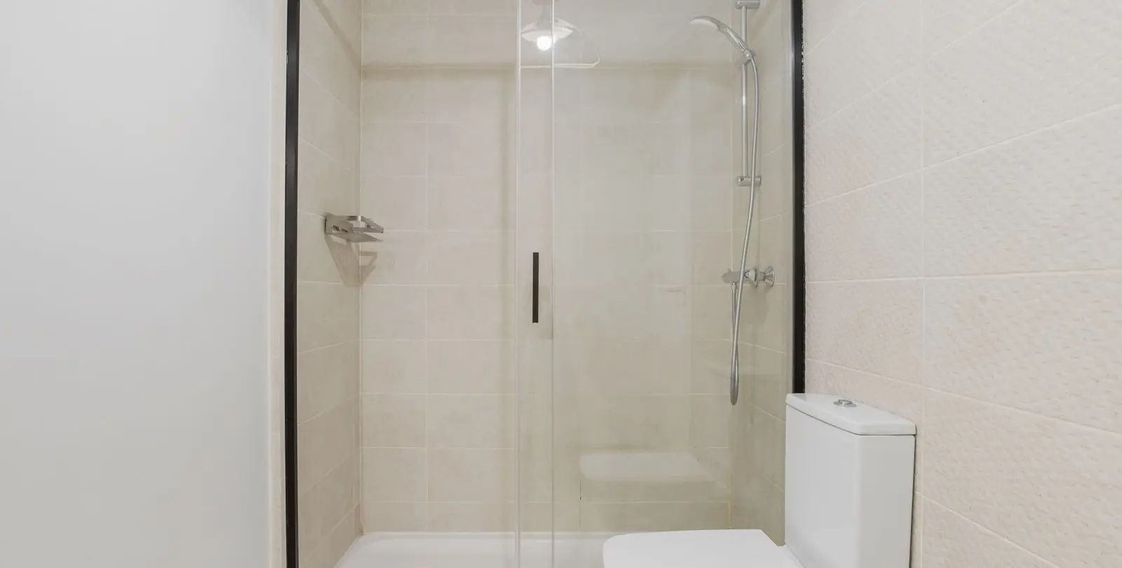Venta de apartamento en planta media en Estepona 15