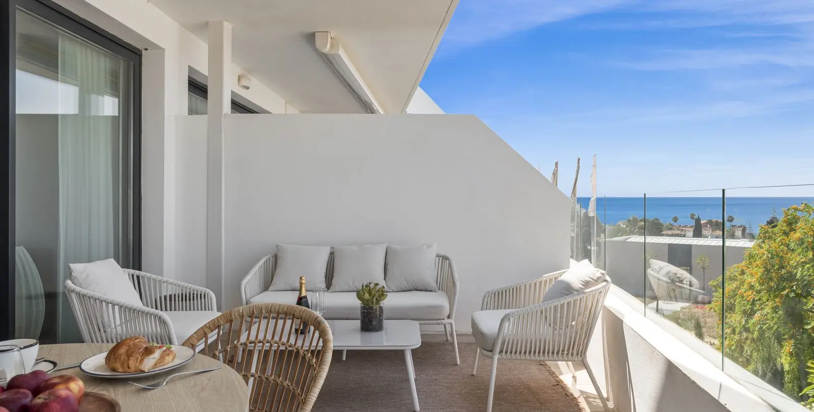 Venta de apartamento en planta media en Estepona 21