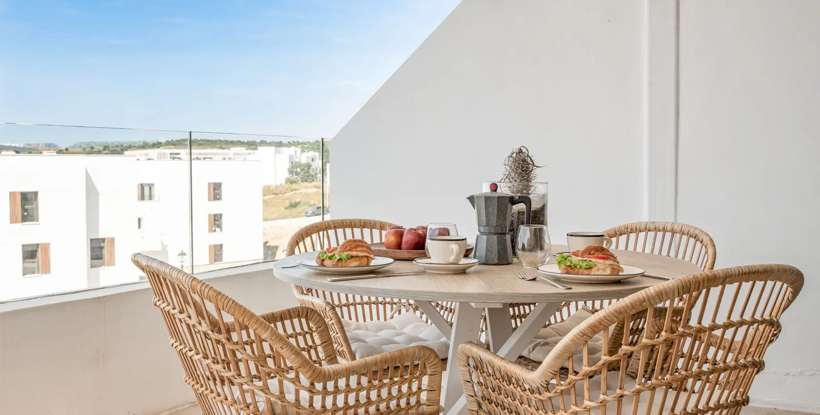 Venta de apartamento en planta media en Estepona 22