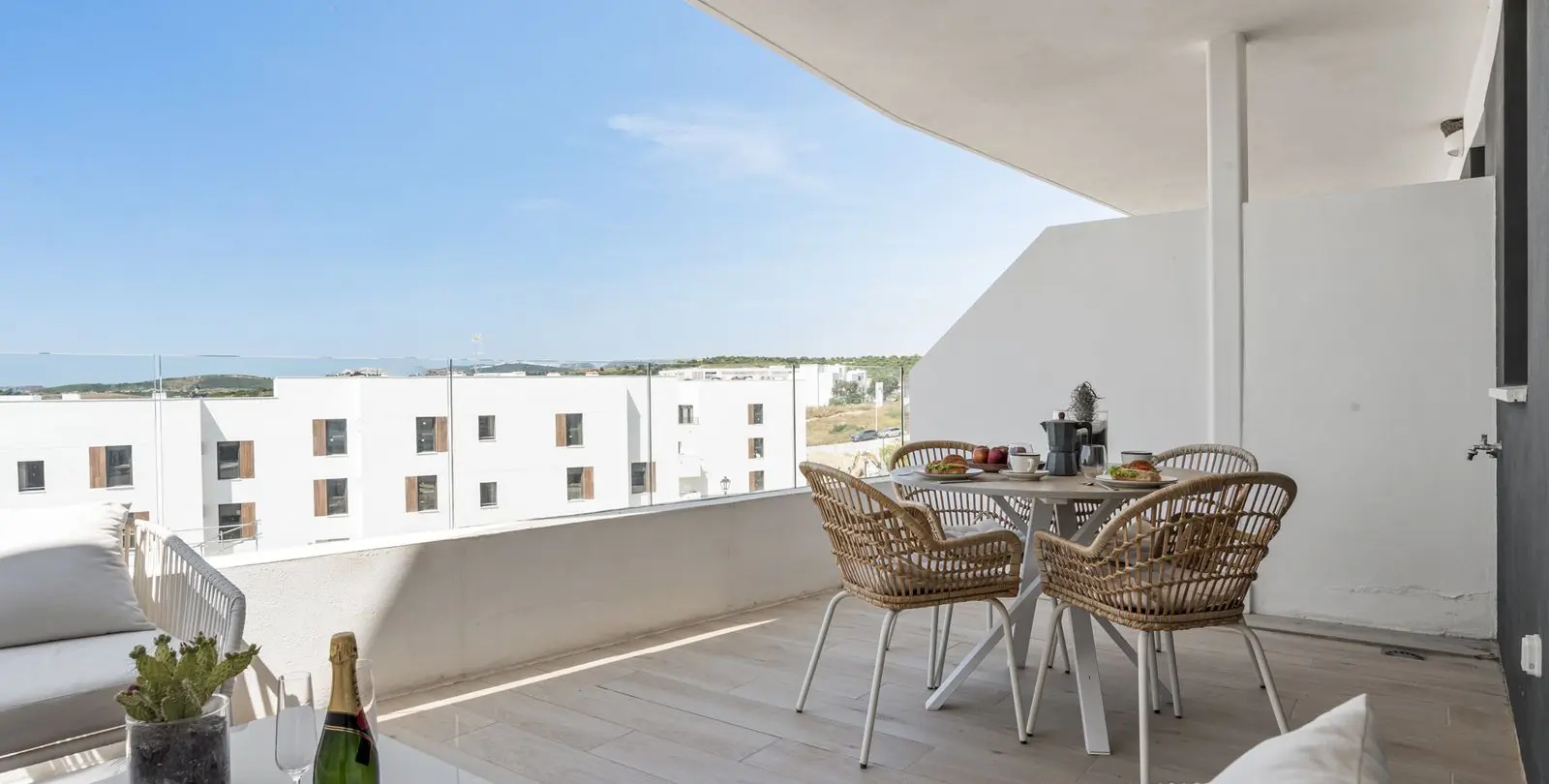 Venta de apartamento en planta media en Estepona 23