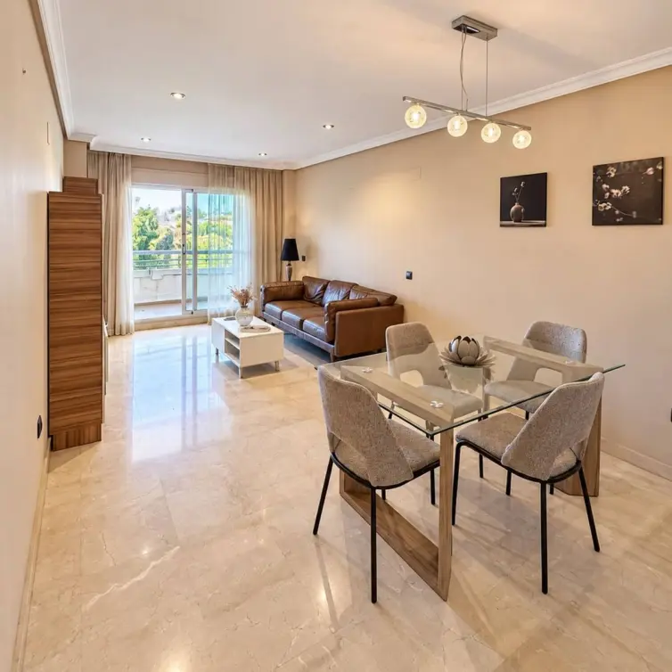 Продажа апартаментов на среднем этаже в Estepona