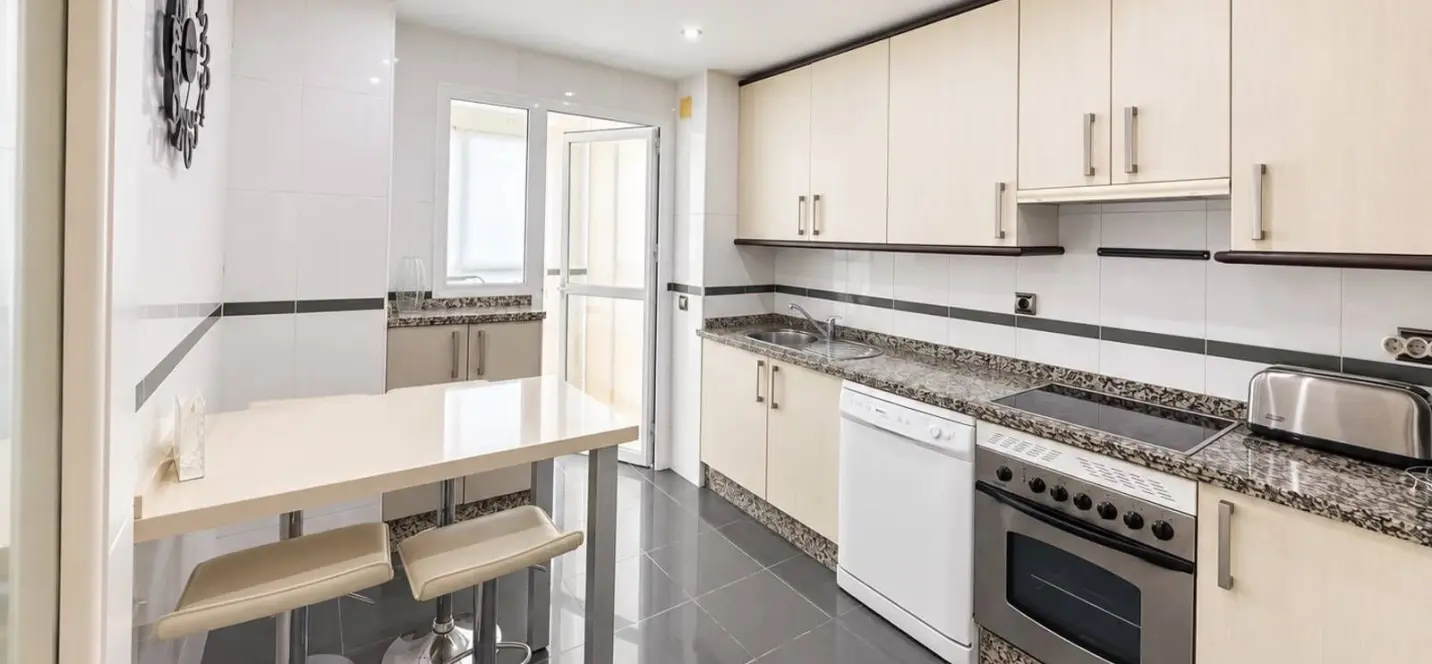 Продажа апартаментов на среднем этаже в Estepona 3
