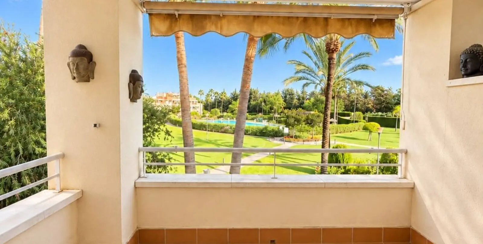 Продажа апартаментов на среднем этаже в Estepona 5