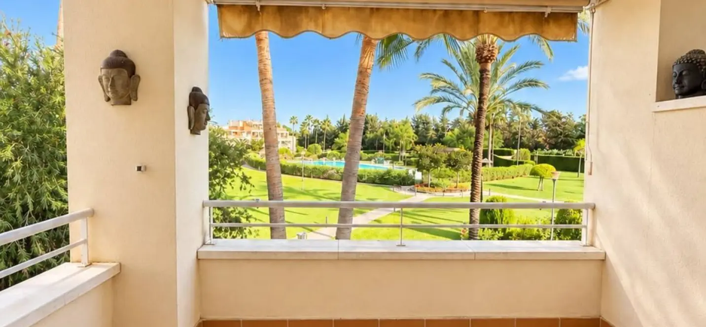 Продажа апартаментов на среднем этаже в Estepona 4