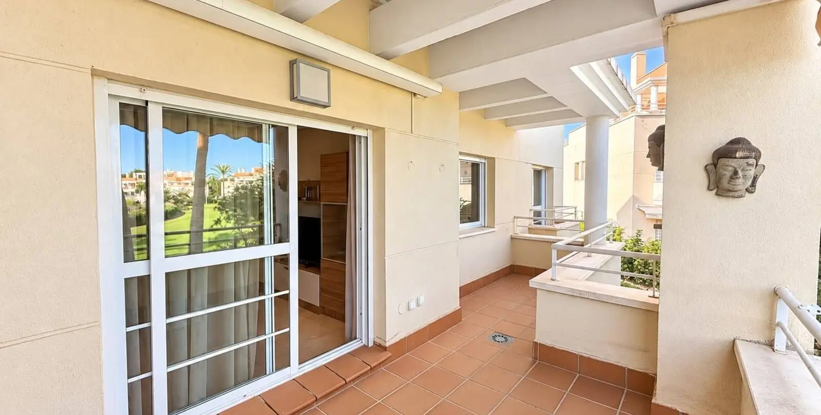 Продажа апартаментов на среднем этаже в Estepona 6