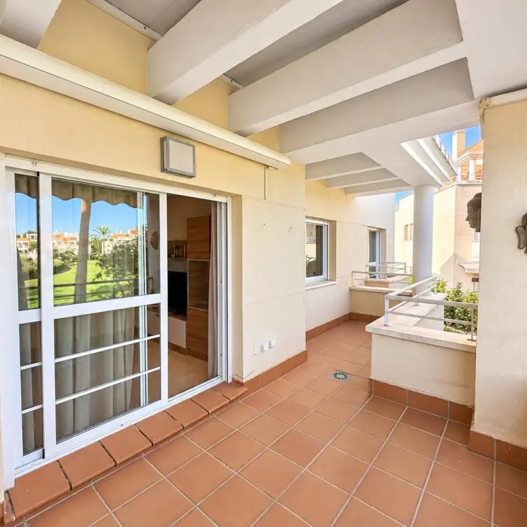 Продажа апартаментов на среднем этаже в Estepona