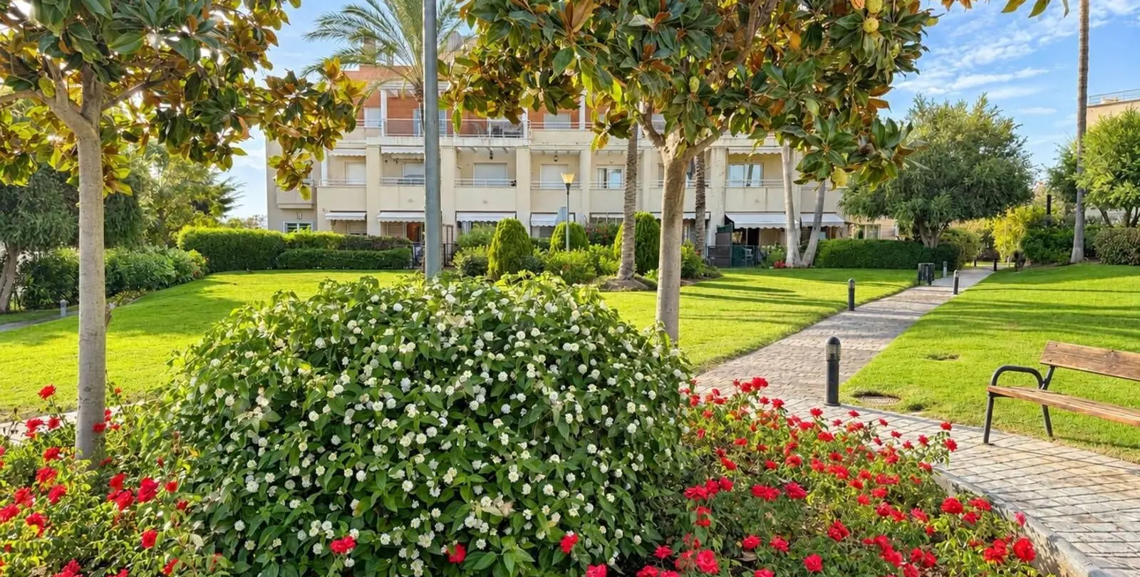 Продажа апартаментов на среднем этаже в Estepona 7