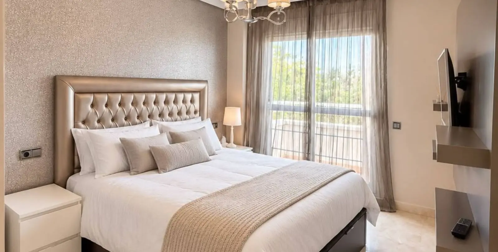 Продажа апартаментов на среднем этаже в Estepona 13