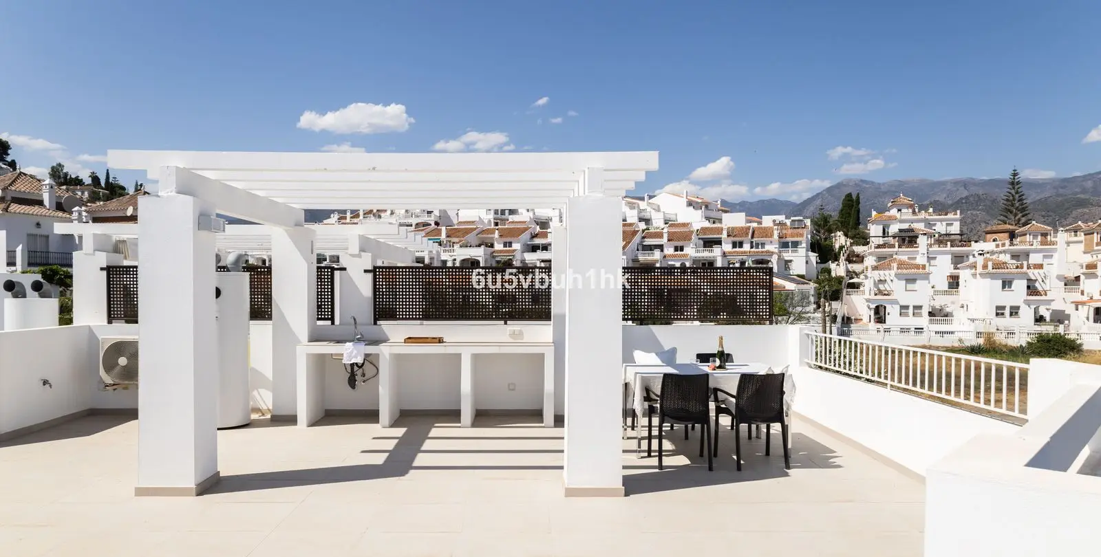Продажа двухуровневых апартаментов в Nerja 26