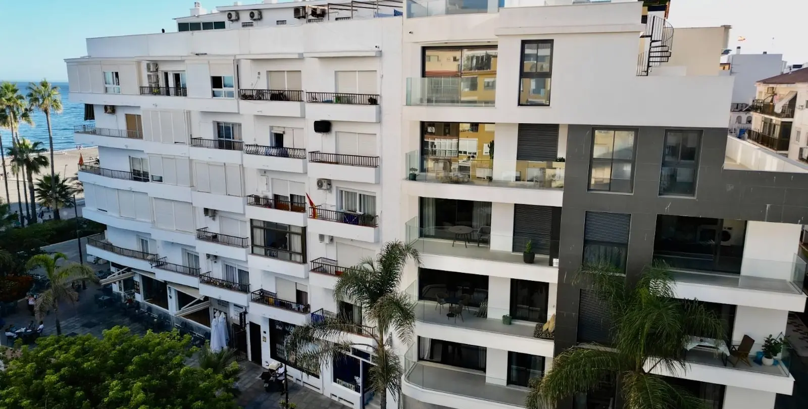 Venta de apartamento en planta media en Estepona 1