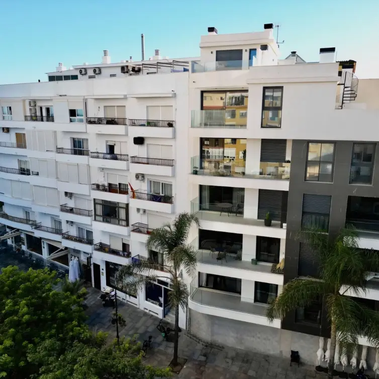Venta de apartamento en planta media en Estepona