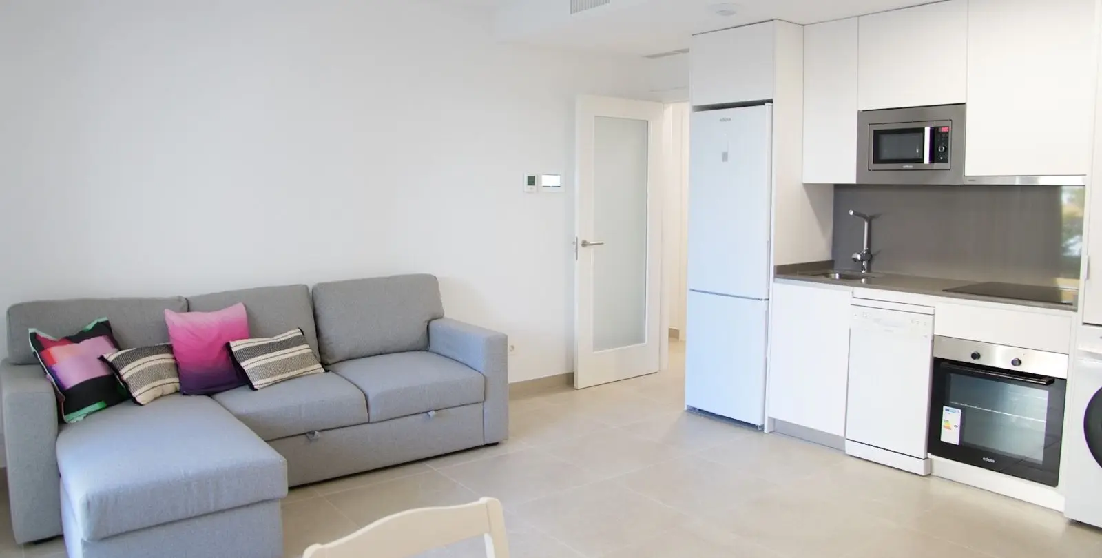 Venta de apartamento en planta media en Estepona 3