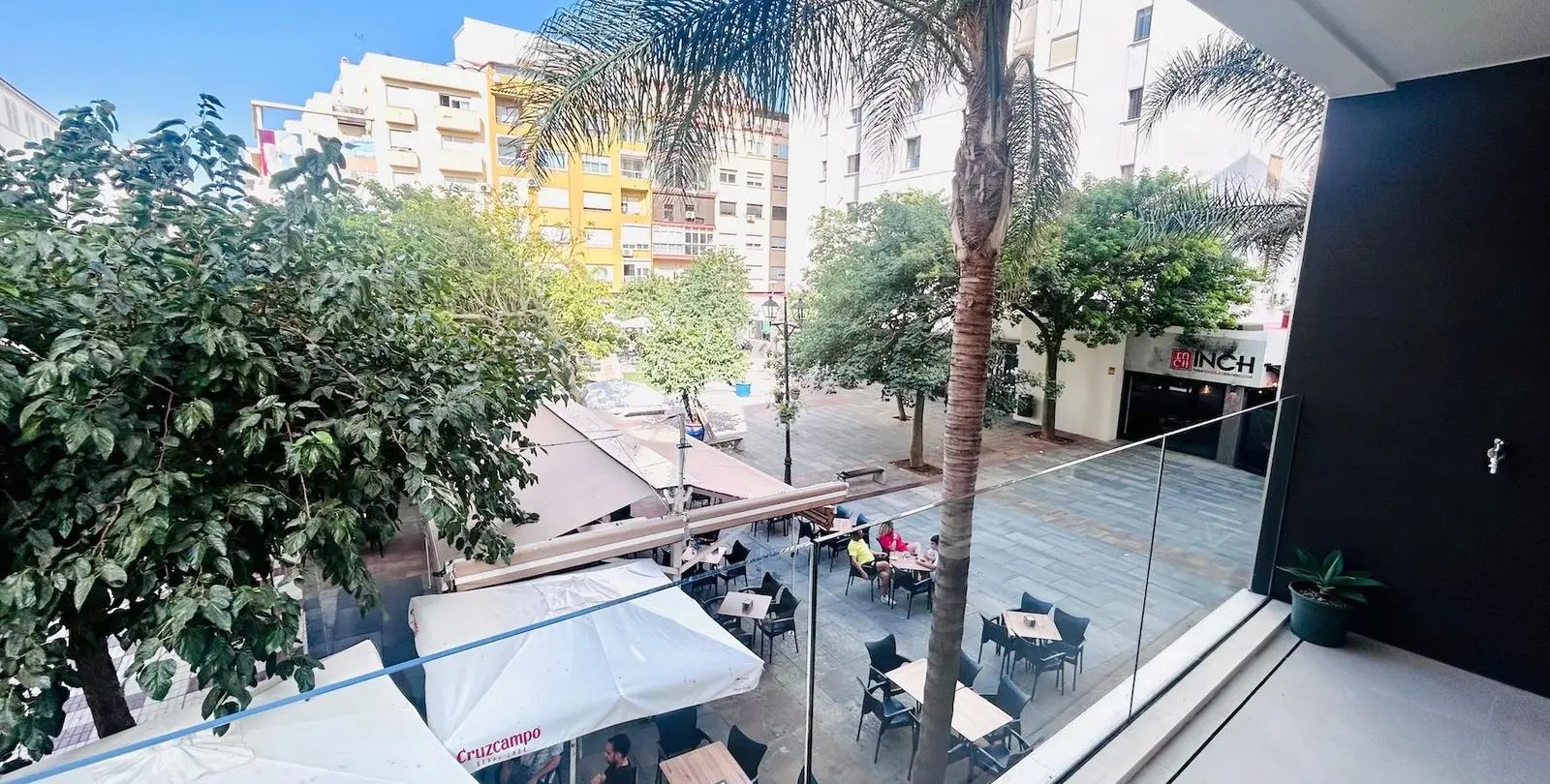 Venta de apartamento en planta media en Estepona 4