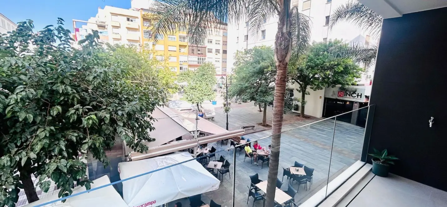 Venta de apartamento en planta media en Estepona 3