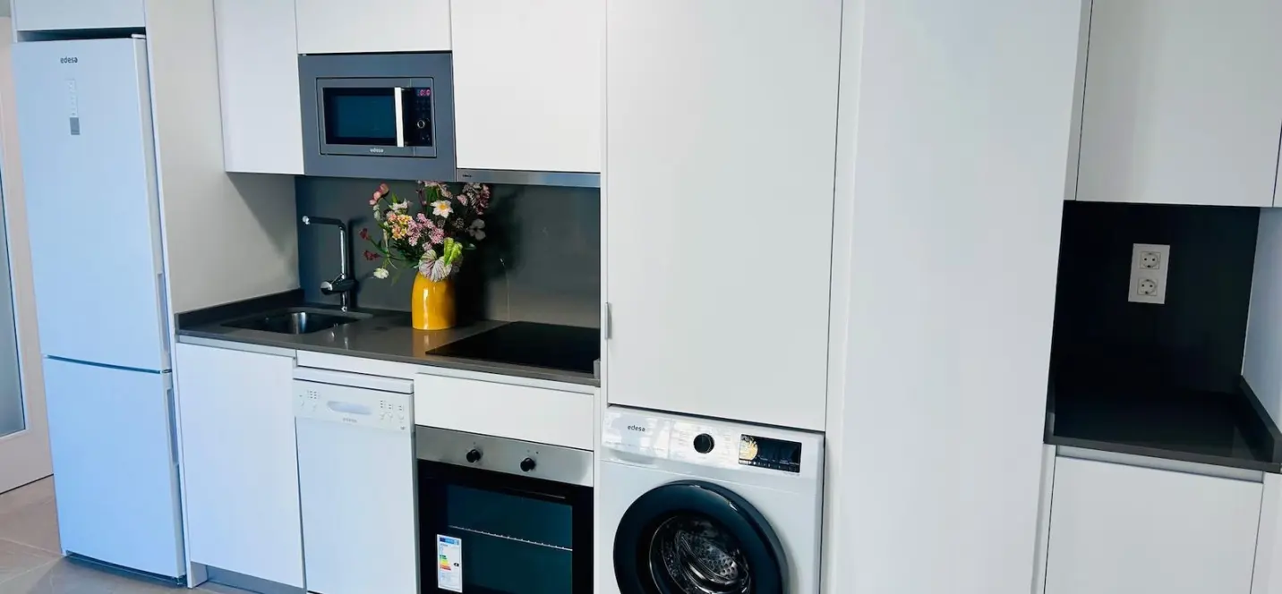 Venta de apartamento en planta media en Estepona 4
