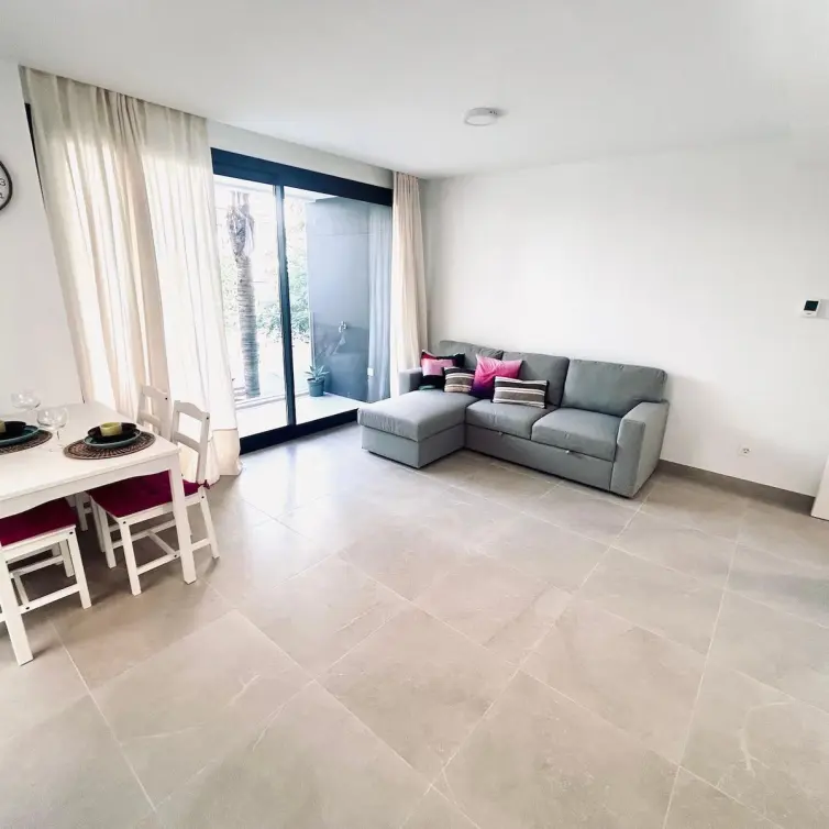 Venta de apartamento en planta media en Estepona