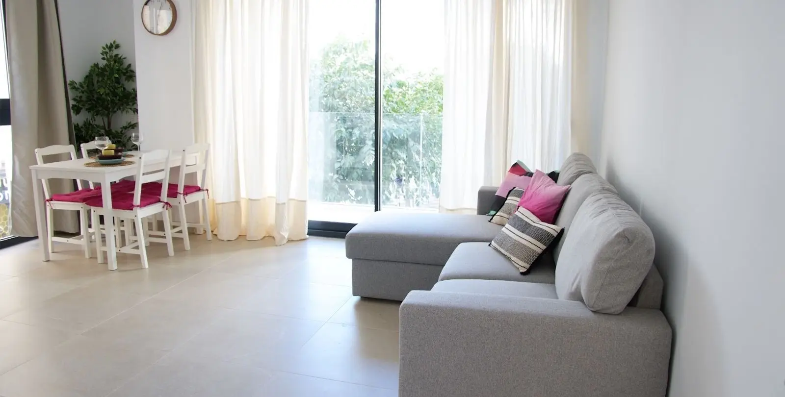 Venta de apartamento en planta media en Estepona 7