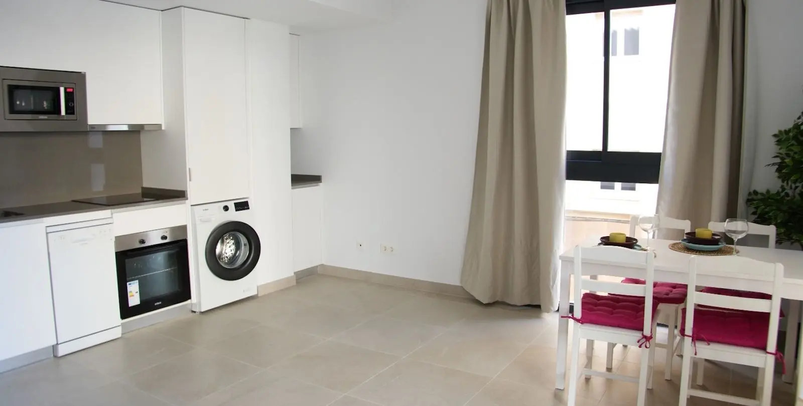 Venta de apartamento en planta media en Estepona 8