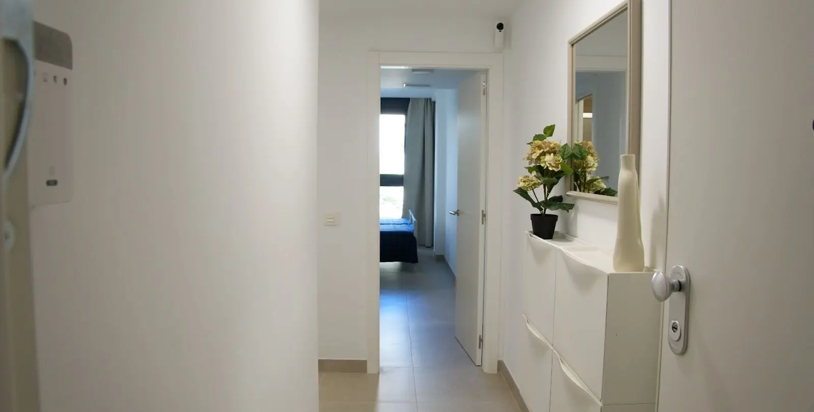 Venta de apartamento en planta media en Estepona 10