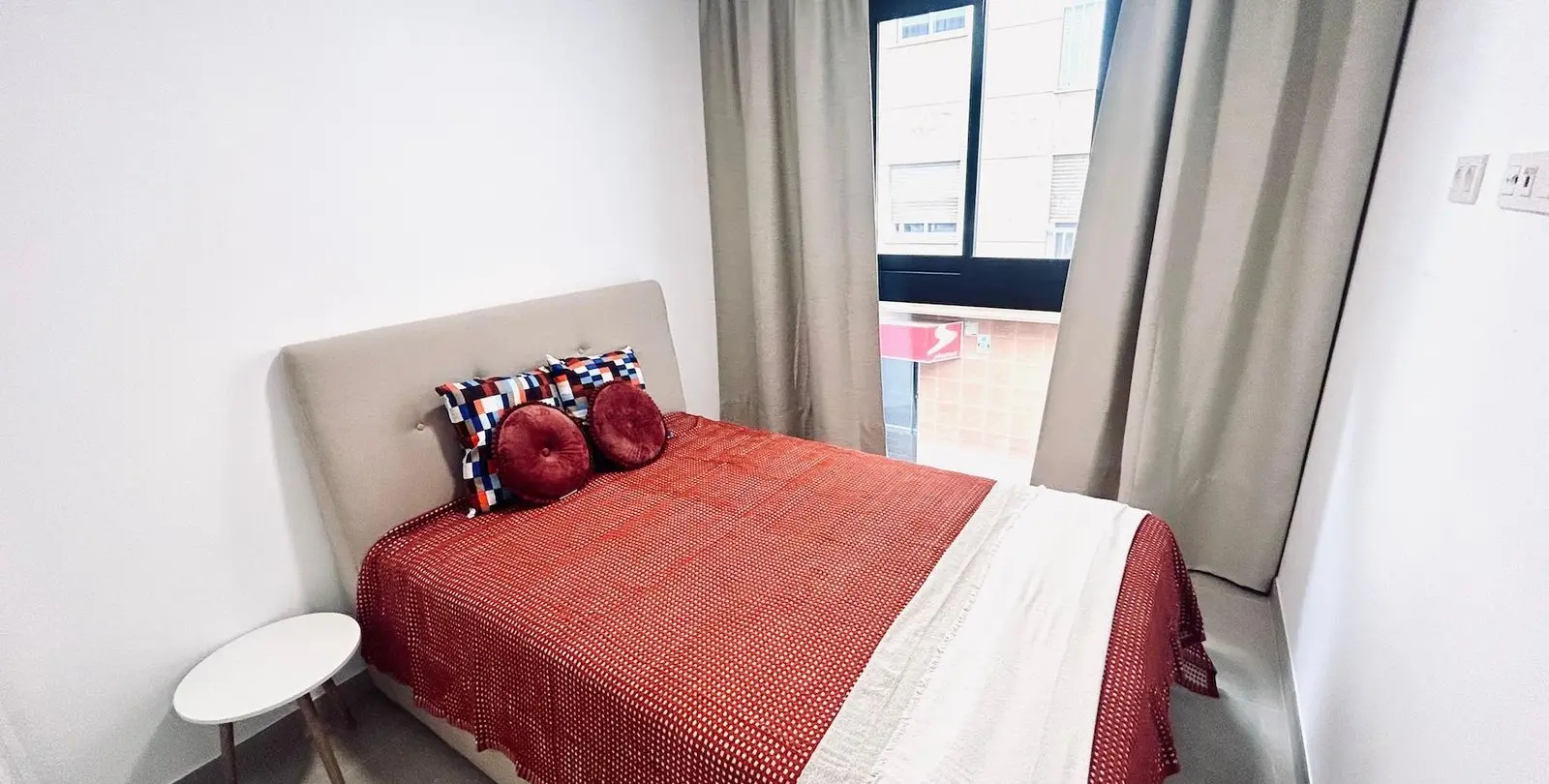 Venta de apartamento en planta media en Estepona 12