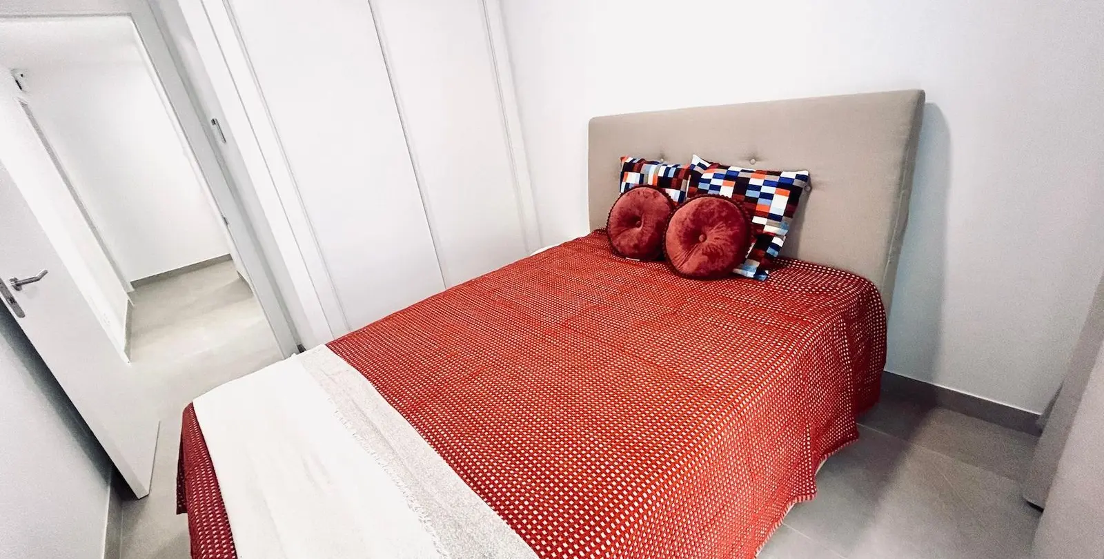 Venta de apartamento en planta media en Estepona 13