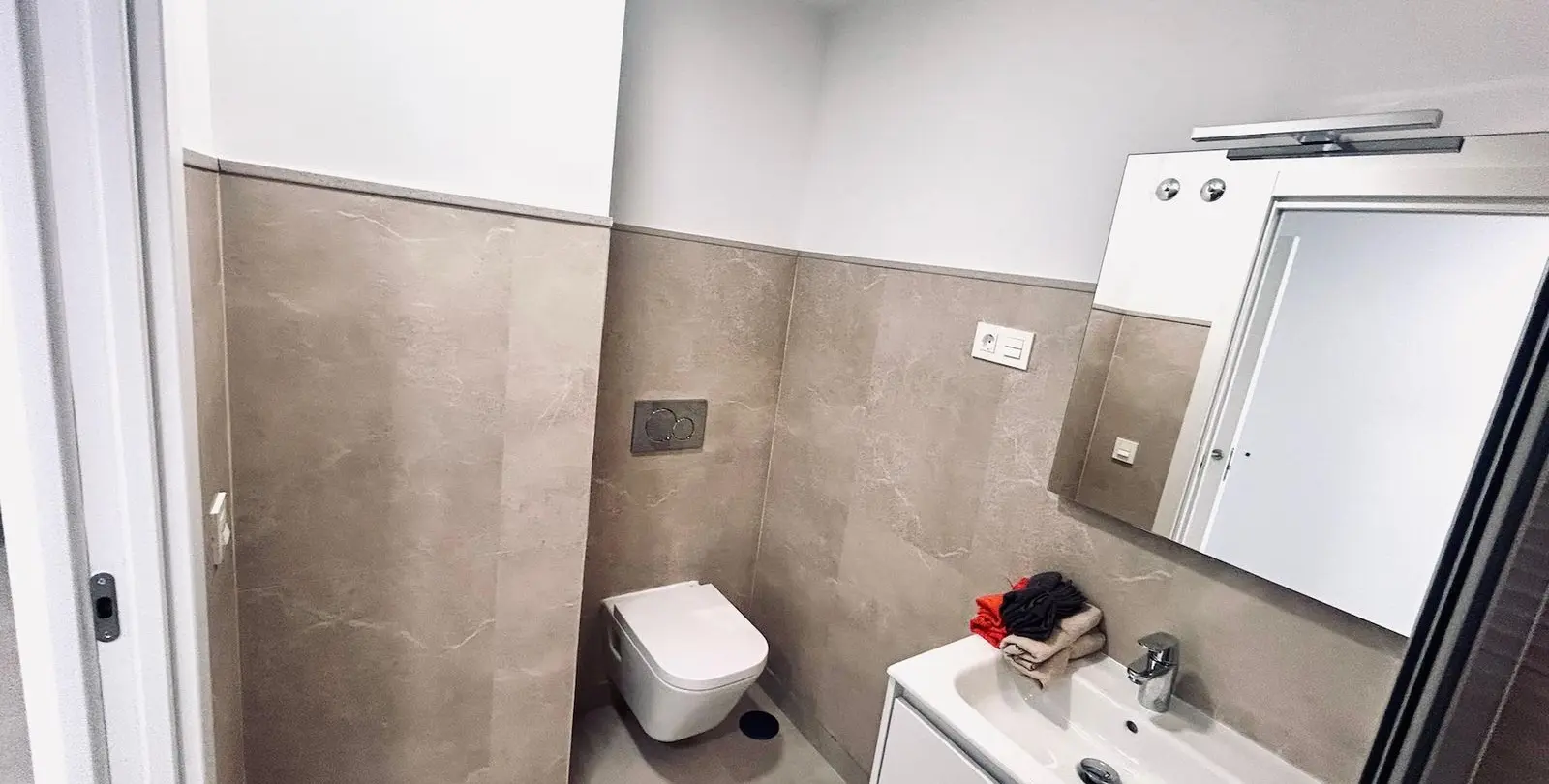 Venta de apartamento en planta media en Estepona 16