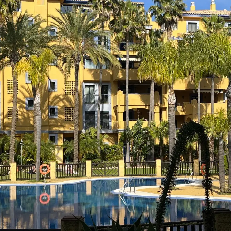 Продажа апартаментов на среднем этаже в San Pedro de Alcántara